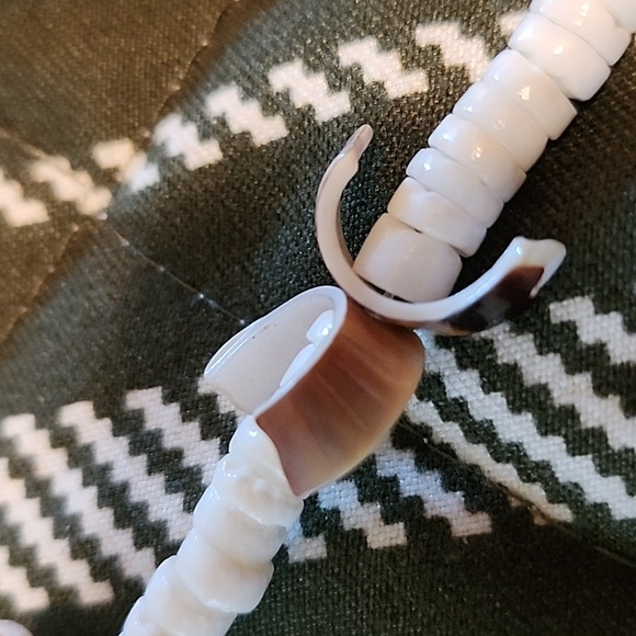 Shell Necklace - Picture 4 of 5